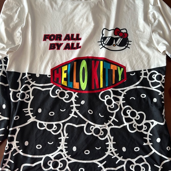 Hello Kitty x Zumba Long sleeve Shirt - Picture 2 of 4